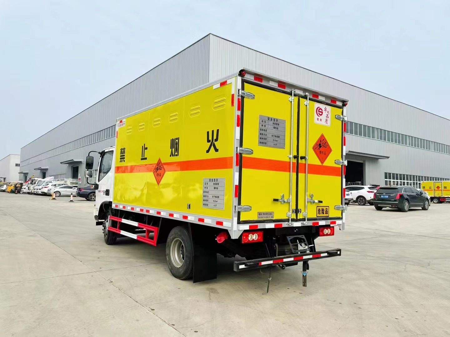 福田奧鈴4.3噸炸藥車