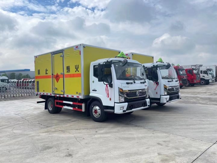 東風(fēng)凱普特4.3米5噸爆破器材運輸車