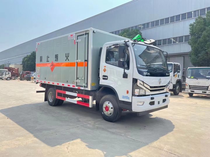 東風(fēng)多利卡5噸爆破器材運輸車