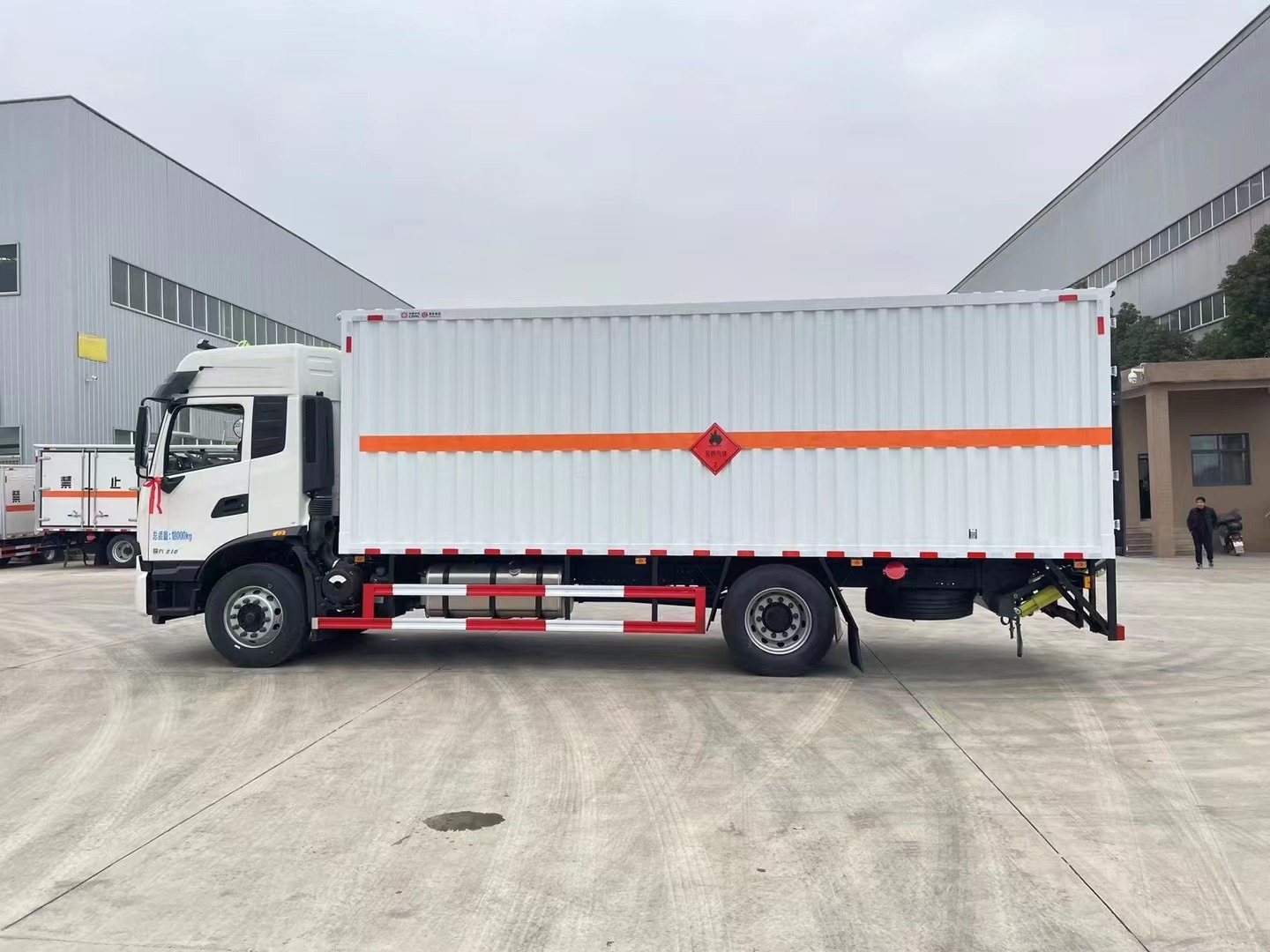 天錦2類氣瓶廂式車價格/6.2米氣體廂式多少錢