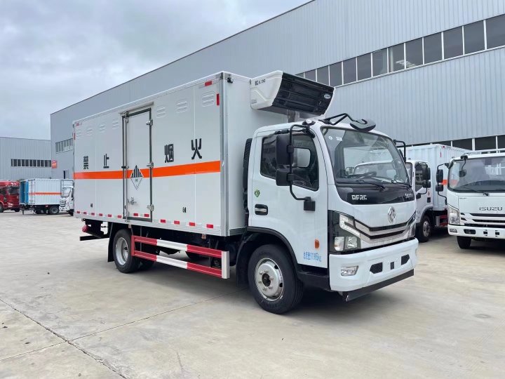 東風5.2米雜項廂式車