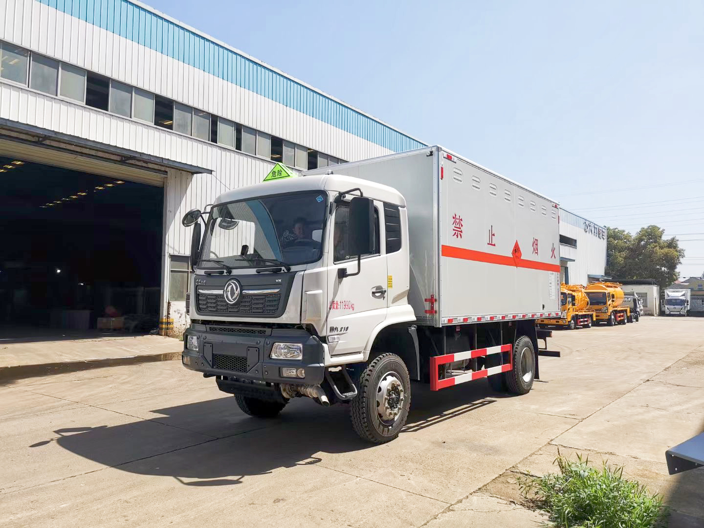 5.1米四驅(qū)爆破器材運輸車