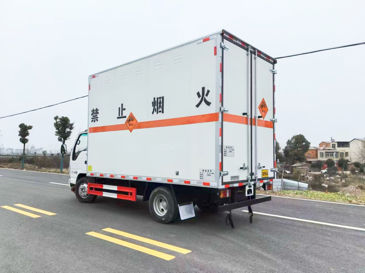 慶鈴五十鈴藍牌爆破器材運輸車