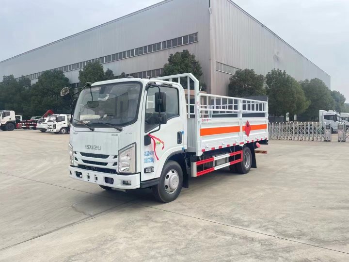 五十鈴黃牌4.15米氣瓶運輸車